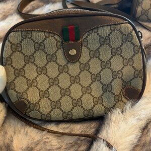 Elegant vintage Gucci GG Supreme
 Signature Brown and Tan Crossbody Bag